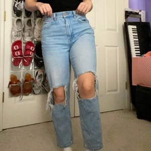 AE Ripped Mom Jeans 6 Short